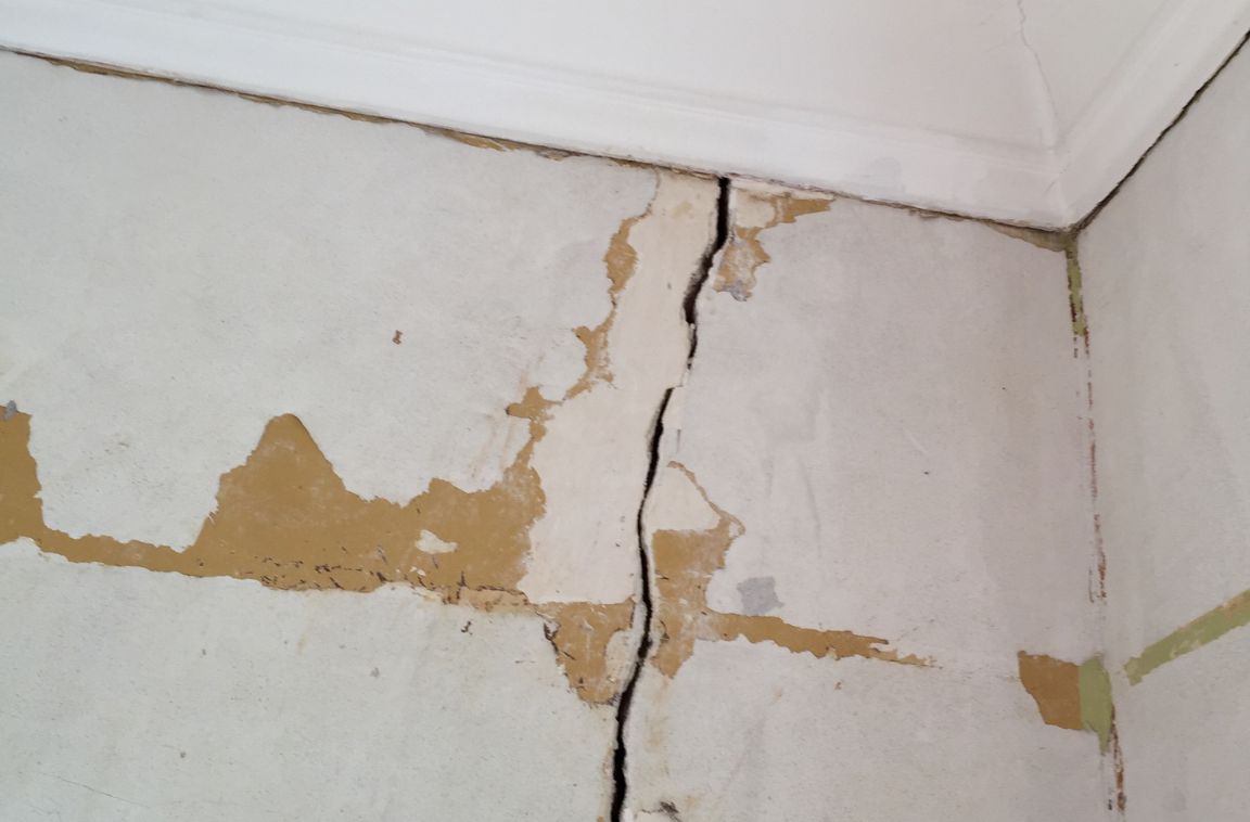 cracked drywall near a home's ceiling